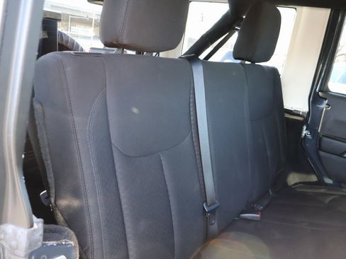 Used 2018 Jeep Wrangler Unlimited Sport S image 12