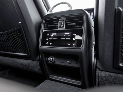 Certified 2025 Porsche Cayenne Executive Demo image 28