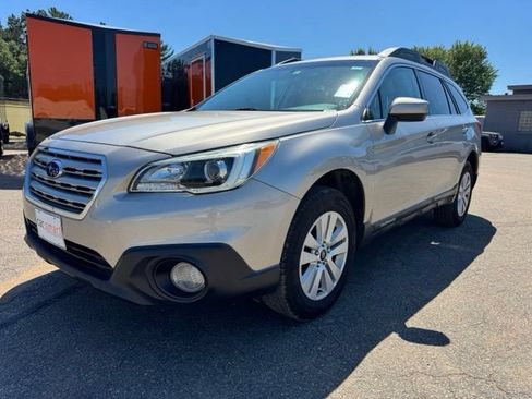 Used 2017 Subaru Outback 2.5i Premium AWD/4WD image 3