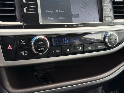 Used 2016 Toyota Highlander XLE w/ Preferred Accessory Package FWD image 39