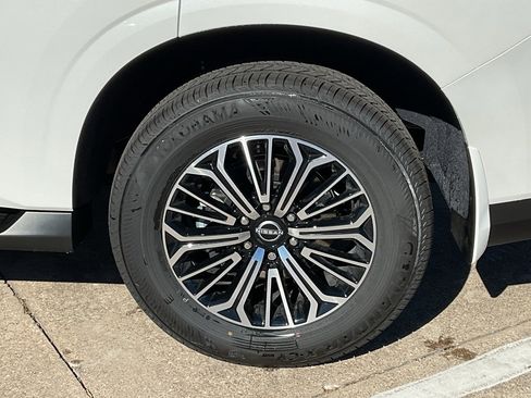 New 2026 Nissan Armada SL image 8