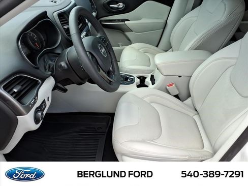 Used 2021 Jeep Cherokee Latitude Lux w/ Comfort/Convenience Group AWD/4WD image 12