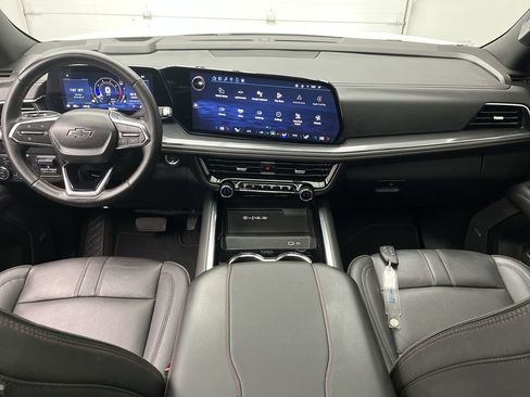 Certified 2025 Chevrolet Suburban RST w/ RST Capability Package image 4