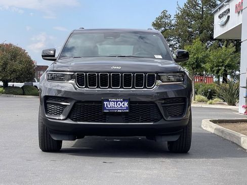 New 2026 Jeep Grand Cherokee Laredo AWD/4WD image 2