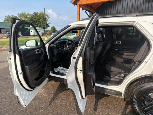 Used 2020 Ford Explorer XLT AWD/4WD image 7
