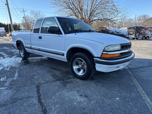 Used 2002 Chevrolet S10 Pickup LS w/ LS Preferred Equipment Group image 10