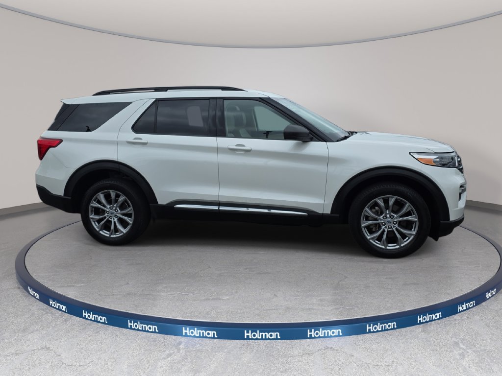Certified 2023 Ford Explorer XLT w/ Equipment Group 202A AWD/4WD image 4