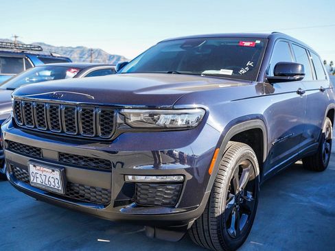 Used 2023 Jeep Grand Cherokee L Limited w/ Black Appearance Package image 3