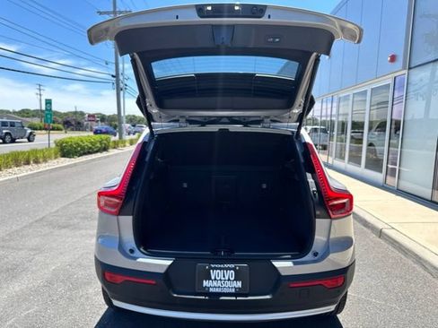 Certified 2025 Volvo XC40 B5 Plus AWD/4WD image 11