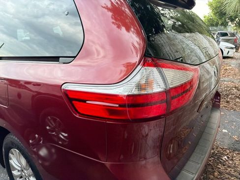 Used 2016 Toyota Sienna XLE Premium FWD image 8