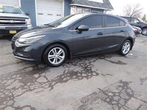 Used 2017 Chevrolet Cruze LT image 3