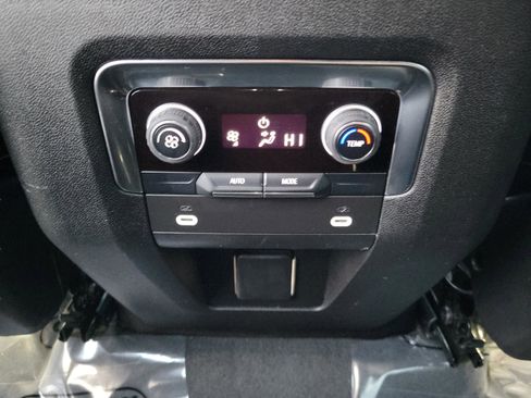 Used 2024 Chevrolet Suburban LT image 17