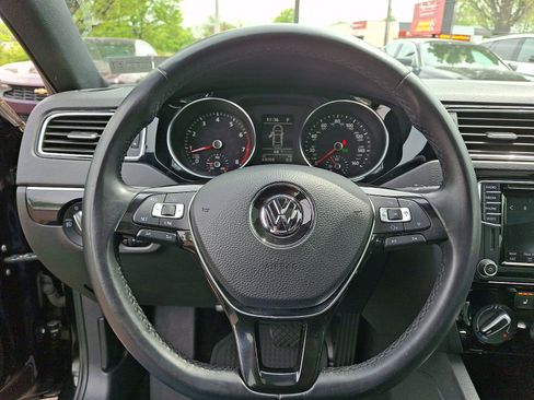 Used 2018 Volkswagen Jetta Sport FWD image 19