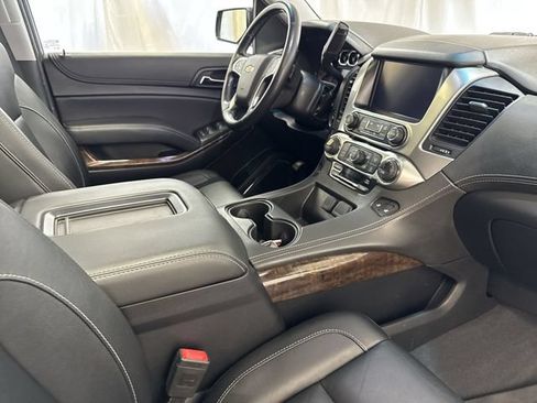 Used 2019 Chevrolet Suburban LT w/ Luxury Package AWD/4WD image 33