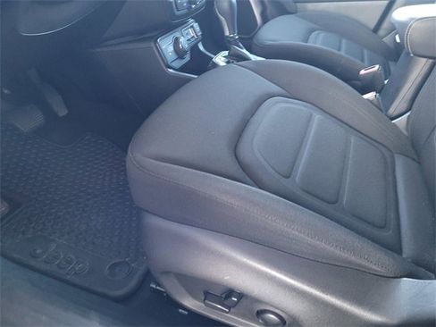 Certified 2022 Jeep Renegade Latitude w/ Convenience Group image 17