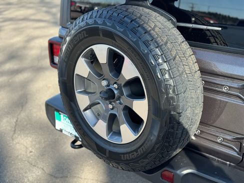Used 2021 Jeep Wrangler Unlimited Sahara AWD/4WD image 11