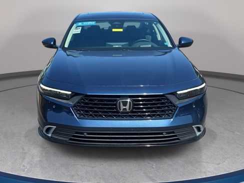 Used 2023 Honda Accord Touring image 2