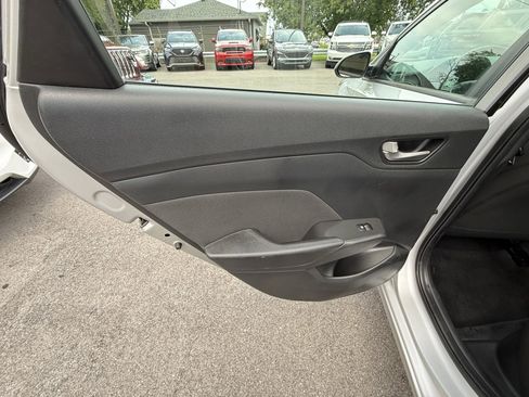 Used 2021 Hyundai Accent SE image 13