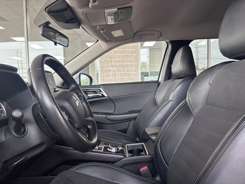 Used 2024 Mitsubishi Outlander SE FWD image 15