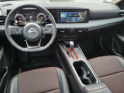 Used 2025 Nissan Kicks SR image 16