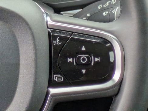 Used 2024 Volvo XC60 B5 Plus image 22