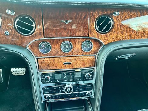 Used 2014 Bentley Mulsanne image 45