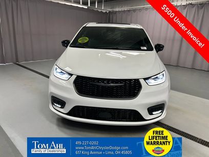 New 2026 Chrysler Pacifica Select