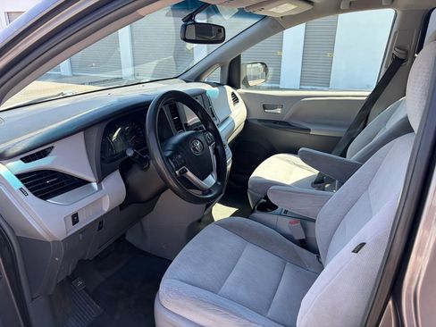 Used 2015 Toyota Sienna LE image 10