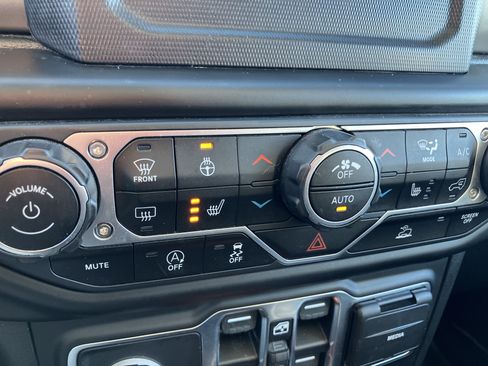 Used 2020 Jeep Gladiator Sport w/ Quick Order Package 24S image 29