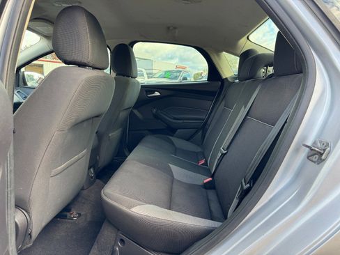 Used 2013 Ford Focus SE w/ SE Winter Pkg image 16
