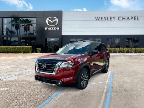 Used 2022 Nissan Pathfinder Platinum w/ Cargo Package FWD image 1