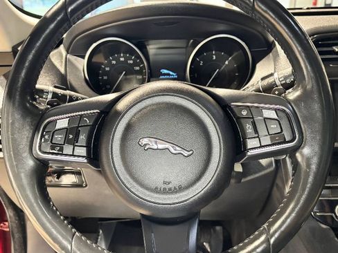 Used 2017 Jaguar F-PACE Premium image 24