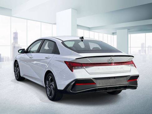 Used 2025 Hyundai Elantra Sport FWD image 3