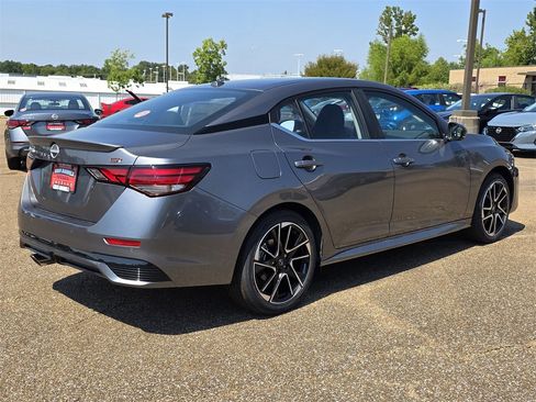 New 2025 Nissan Sentra SR image 3