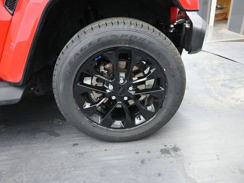 Used 2023 Jeep Wrangler Unlimited Sahara w/ Cold Weather Group AWD/4WD image 41