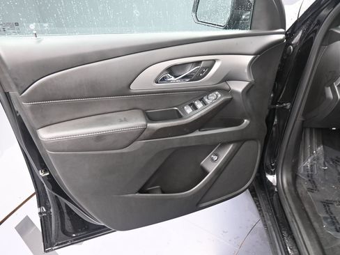 Used 2023 Chevrolet Traverse LT FWD image 12
