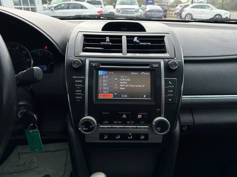Used 2013 Toyota Camry SE image 16