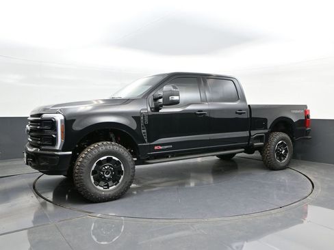 New 2026 Ford F250 Platinum w/ Tremor Off-Road Package image 13