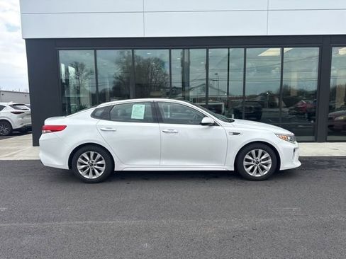 Used 2018 Kia Optima EX w/ Technology Package image 2