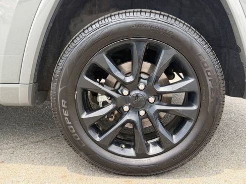 Used 2021 Jeep Grand Cherokee Laredo X AWD/4WD image 12