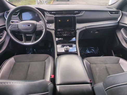 Certified 2023 Jeep Grand Cherokee Altitude image 16