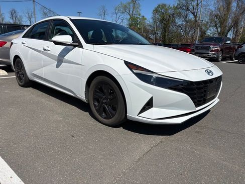 Used 2022 Hyundai Elantra SEL w/ Convenience Package image 3