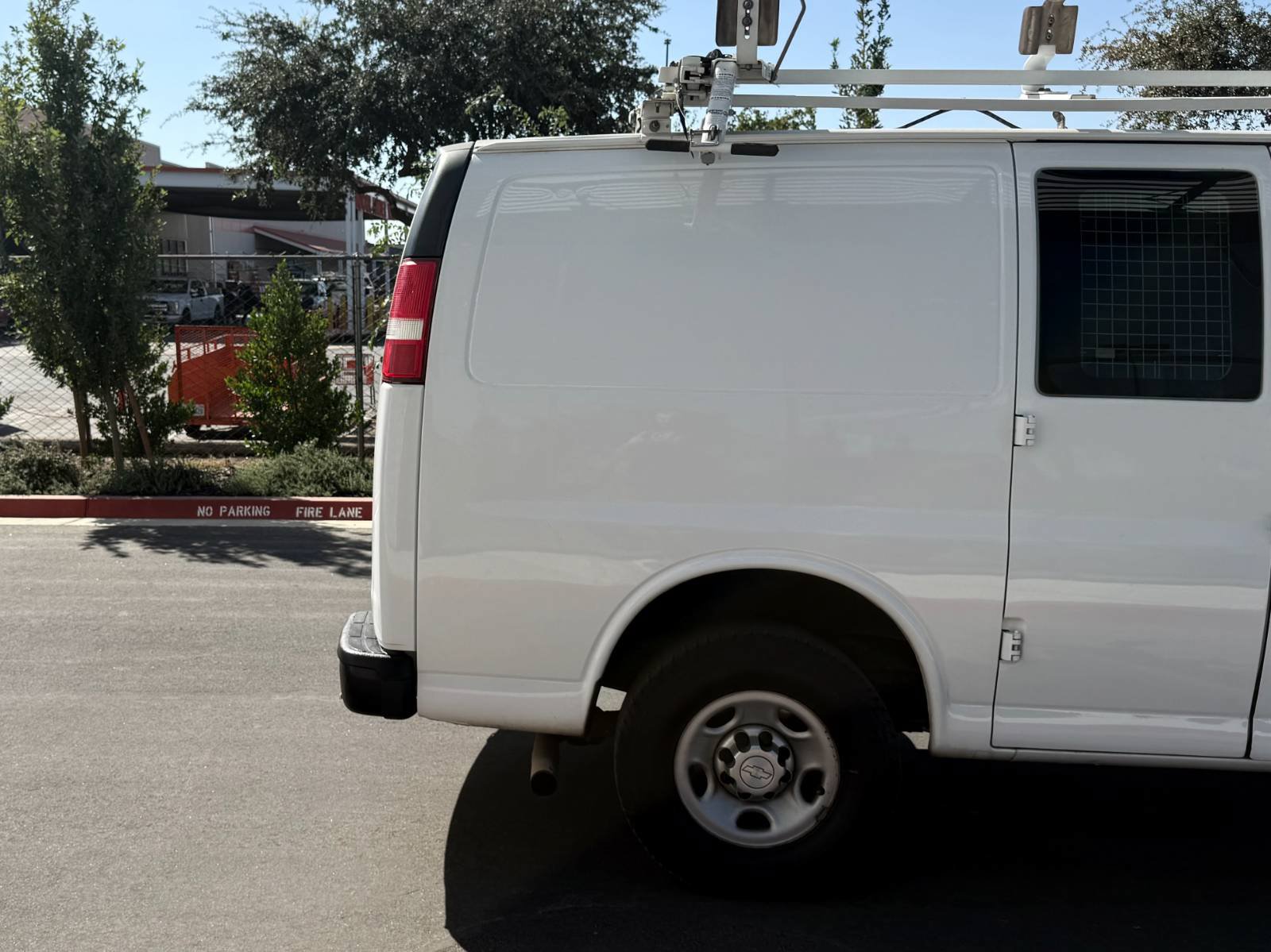 Used 2016 Chevrolet Express 2500 RWD image 5