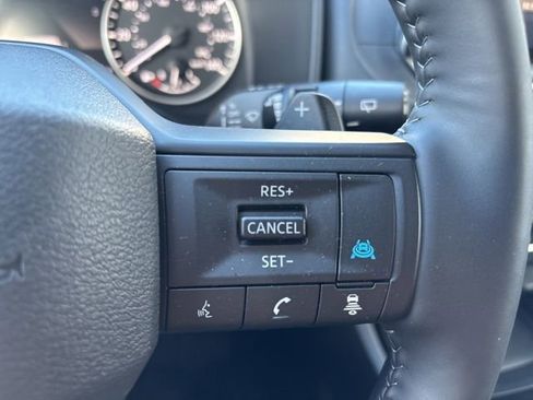 Used 2025 Nissan Rogue SV w/ SV Premium Package image 21