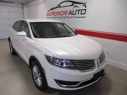 Used 2016 Lincoln MKX Select w/ Select Plus Package FWD image 11