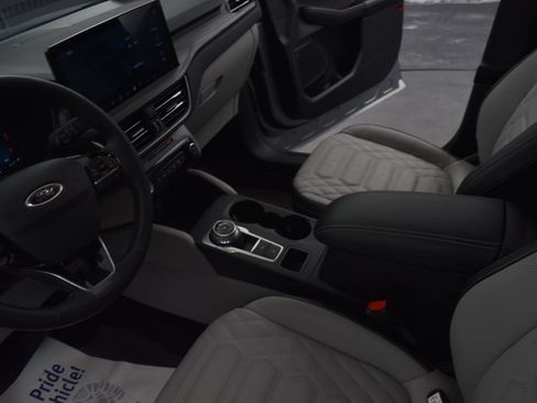Used 2024 Ford Escape Platinum w/ Premium Technology Package AWD/4WD image 29