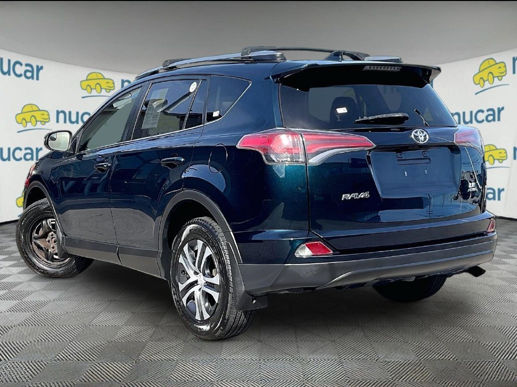 Used 2017 Toyota RAV4 LE AWD/4WD image 4