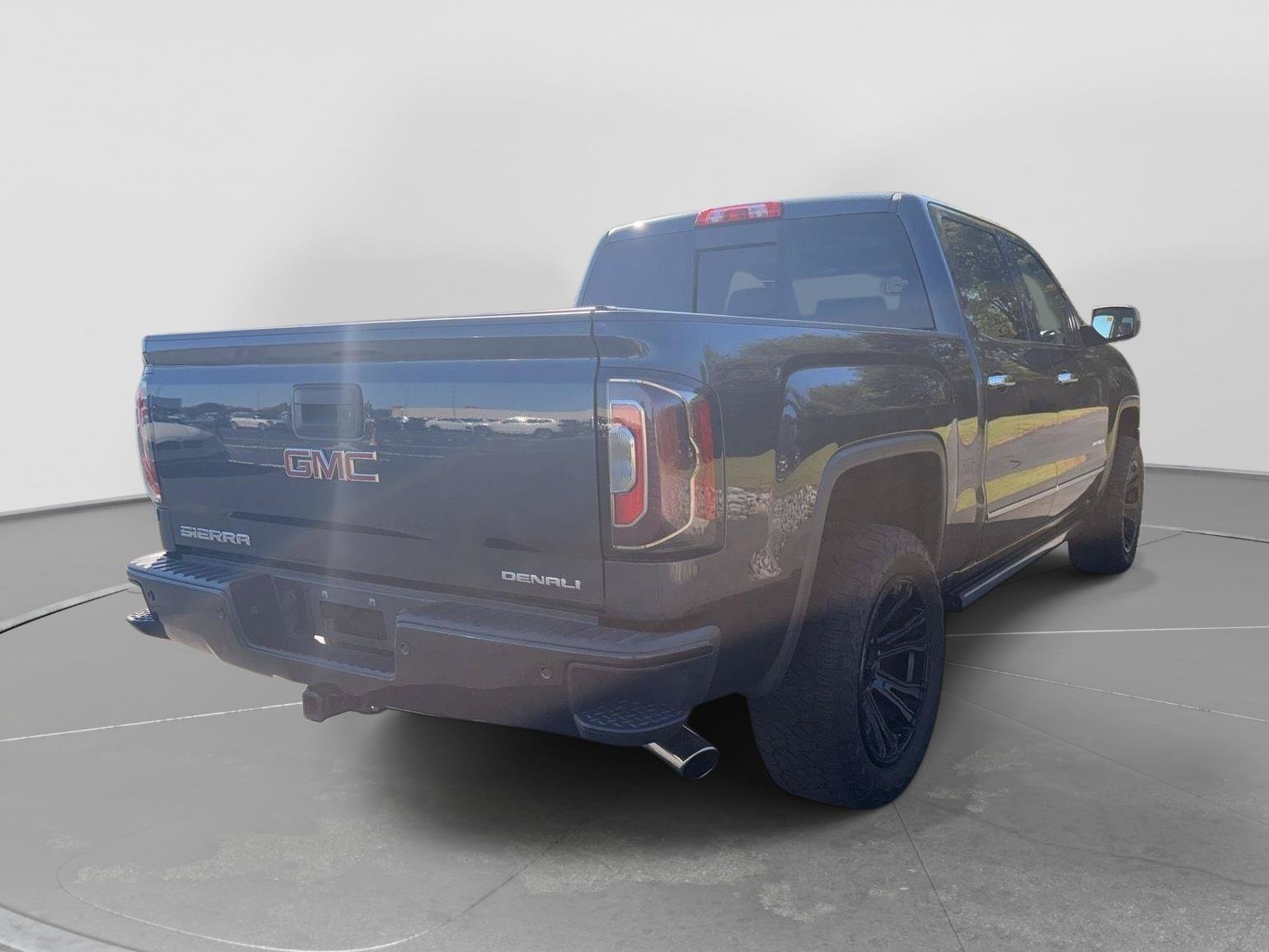 Used 2018 GMC Sierra 1500 Denali w/ Denali Ultimate Package AWD/4WD image 3