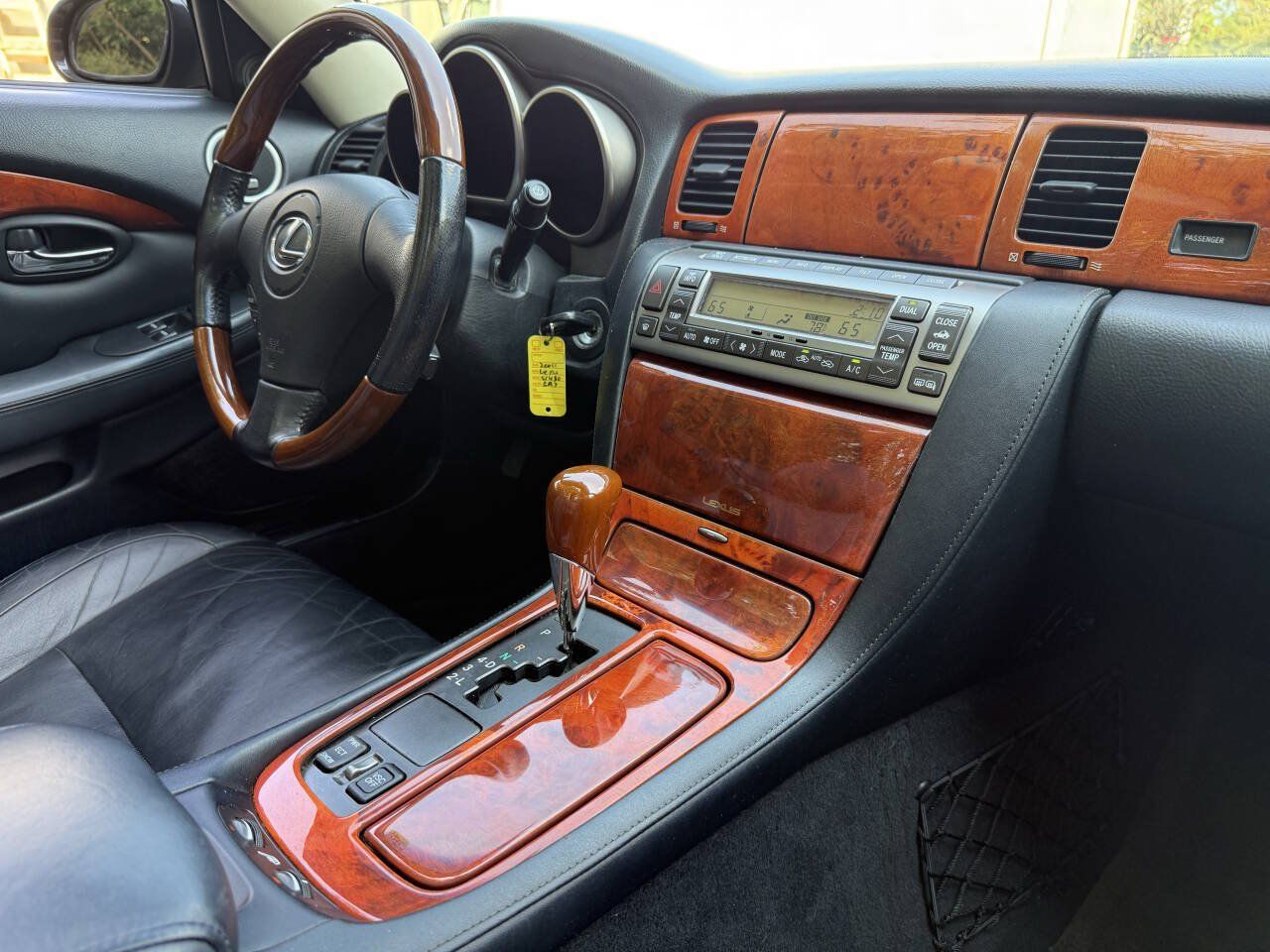Used 2004 Lexus SC 430 Convertible RWD image 3