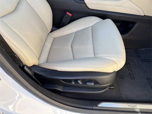 Used 2019 Cadillac XT5 Premium Luxury image 16